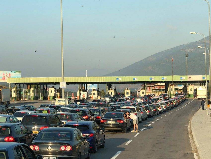 Sokağa Çıkma Yasağı Kosovalıları Arnavutluk’a Yönlendiriyor