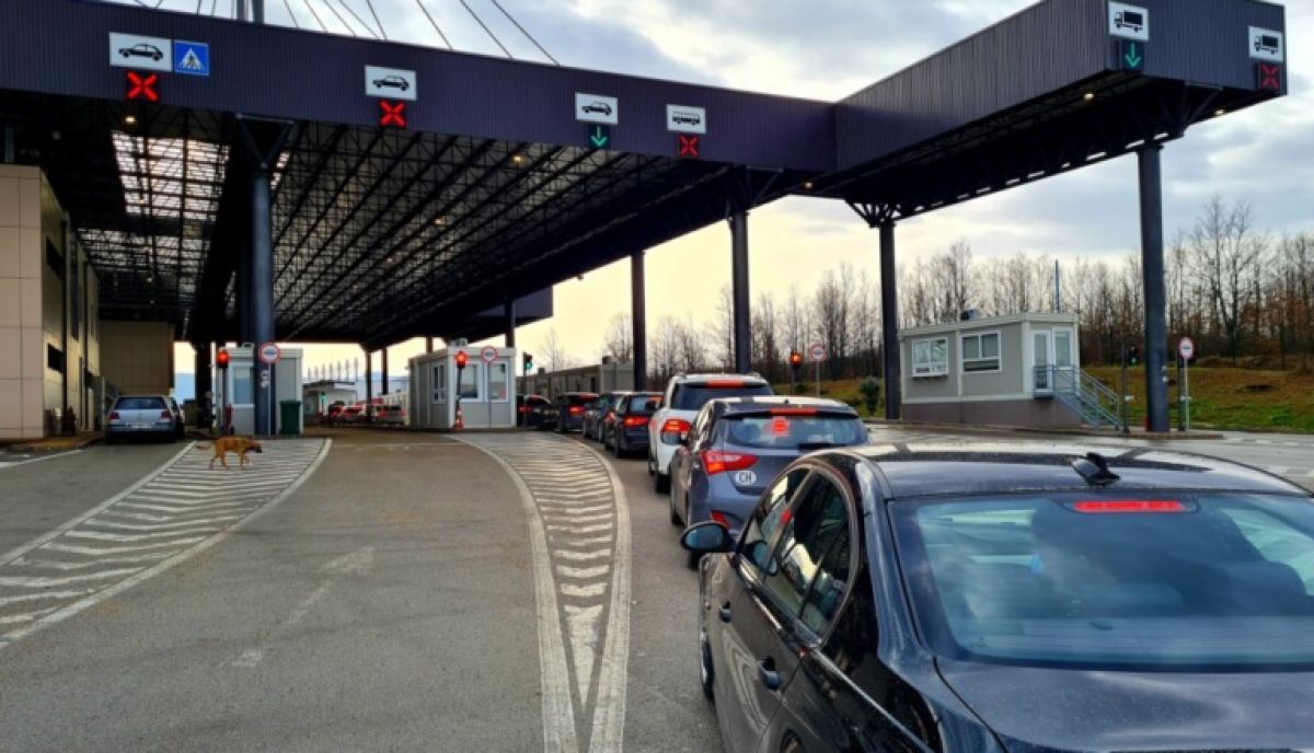 Sınırlarda Yoğunluk: Dheu i Bardhë’da 1 Saate, Merdare’de 30 Dakikaya Varan Bekleme