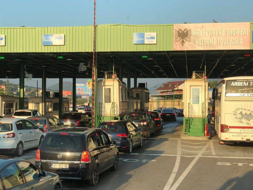 Üç Günde Yaklaşık 9.000 Kişi Arnavutluk’a Geçiş Yaptı