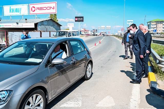 Kurti, Başkent Giriş Çıkışlarında İki Kontrol Noktasını Ziyaret Etti
