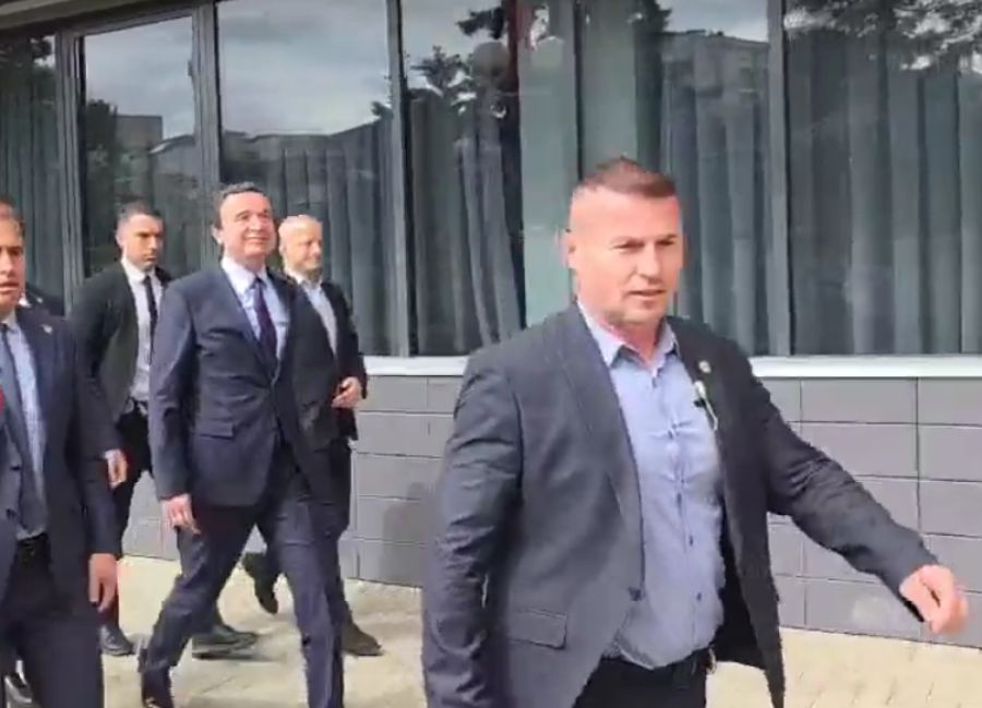 Kurti, Bugün de Meclis Oturumu Hakkındaki Sorulardan Kaçındı