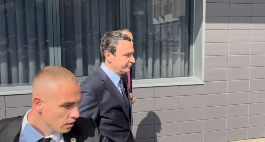 Kurti, Yine Gazetecilerin Sorularına Yanıt Vermedi