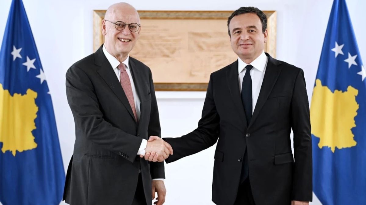 Kurti, Eski Alman Savunma Bakanı’nı Kabul Etti