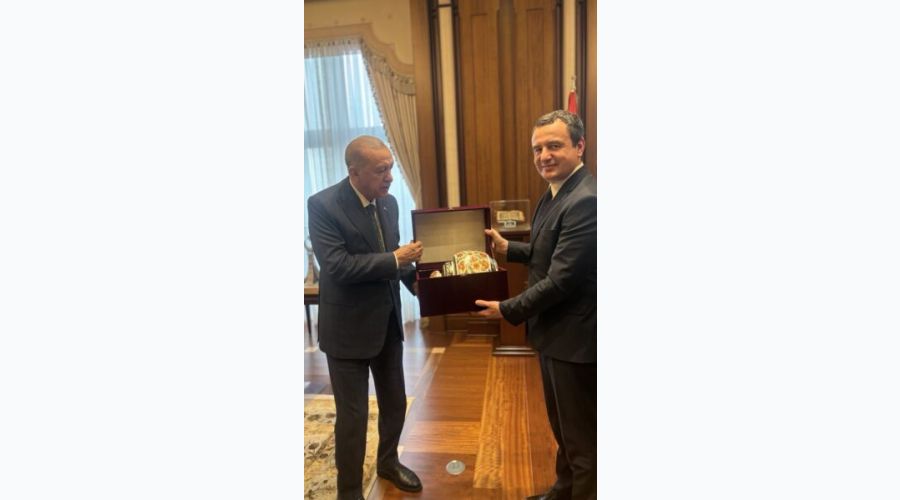 Cumhurbaşkanlığı Külliyesinde Karşılıklı Hediyeler Verildi