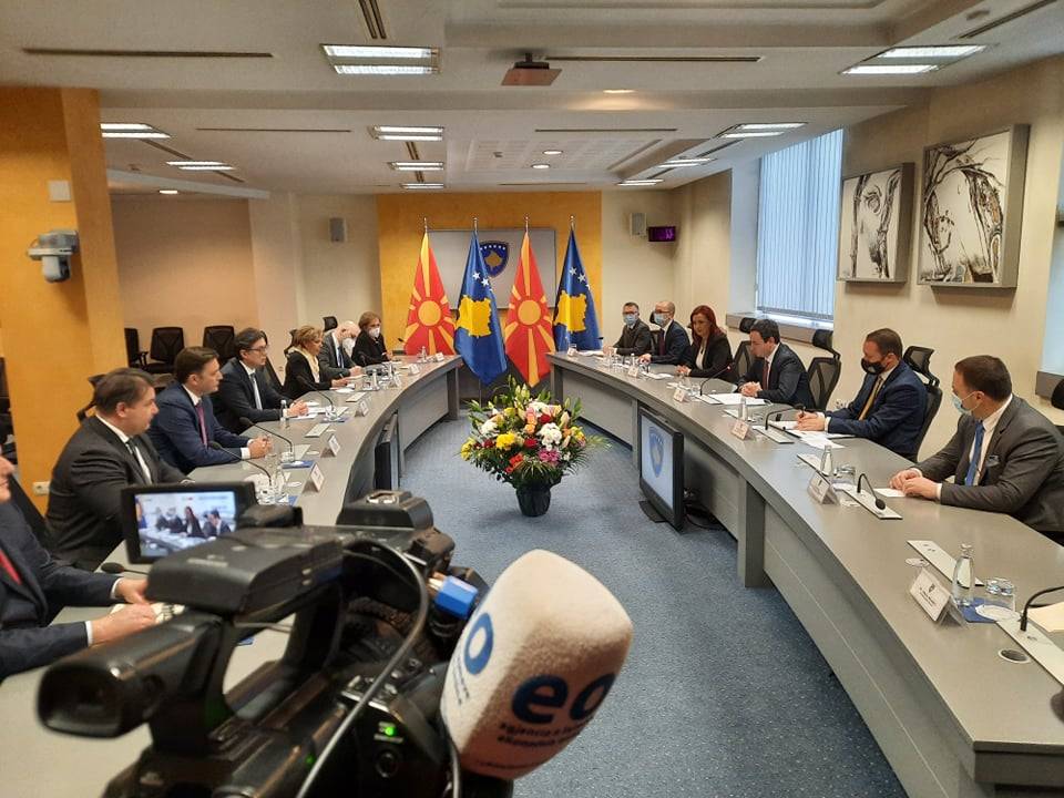 Pendarovski, Başbakan Kurti ile de Görüştü