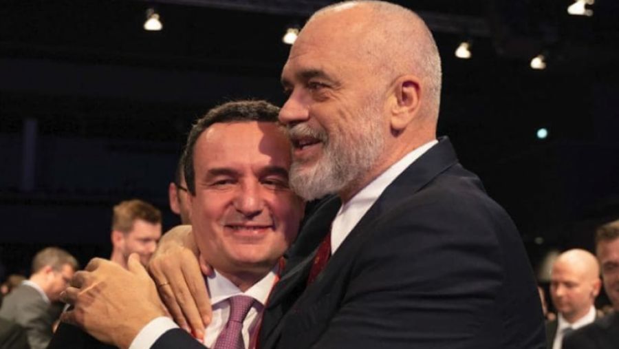 Kurti, Arnavutluk’u Kutladı
