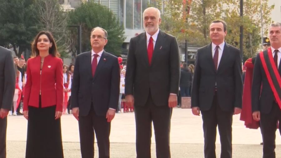 28 Kasım Rama ve Kurti’yi Vlora’da Bir araya Getirdi
