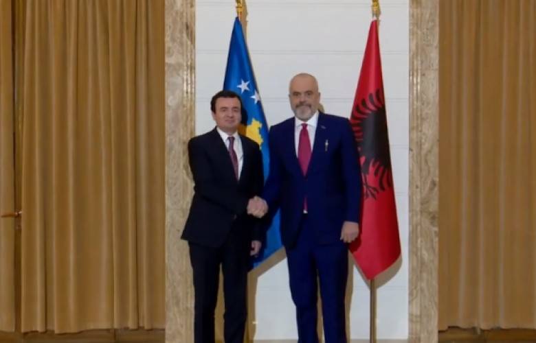 Başbakan Kurti Tiran’da Devlet Töreniyle Karşılandı