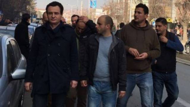 Kurti, Topalli ve Haxhiu,  Gösteriye Katılırlarsa Tutuklanacaklar