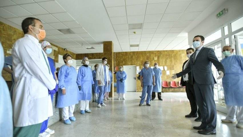 Kurti ve Vitia,  Bulaşıcı Hastalıklar Kliniği’ni Ziyaret Ettiler