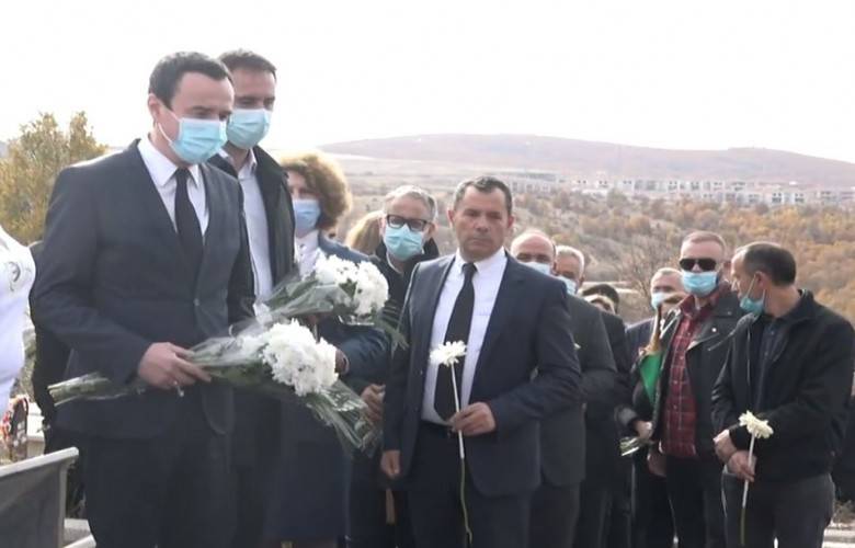 Kurti, Konjufca ve Vitia, Dehari’nin Mezarı Önünde Saygı Duruşunda Bulundu