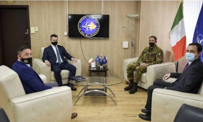 Başbakan Kurti ve KFOR Komutanı Federici İş Yemeğinde Biraraya Geldi