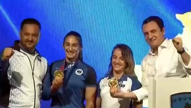 Tokyo'dan Dönen Judo Ekibi Başbakan ve Vatandaşlar Tarafından Törenle Karşılandı