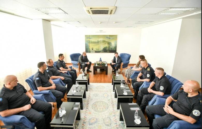 Kurti, Leposaviç’teki Eyleme Katılan Polisleri Kabul Etti