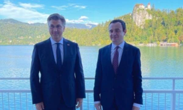 Başbakan Kurti, Brdo Zirvesi’ne Katılmak Üzere Slovenya’ya Hareket Etti