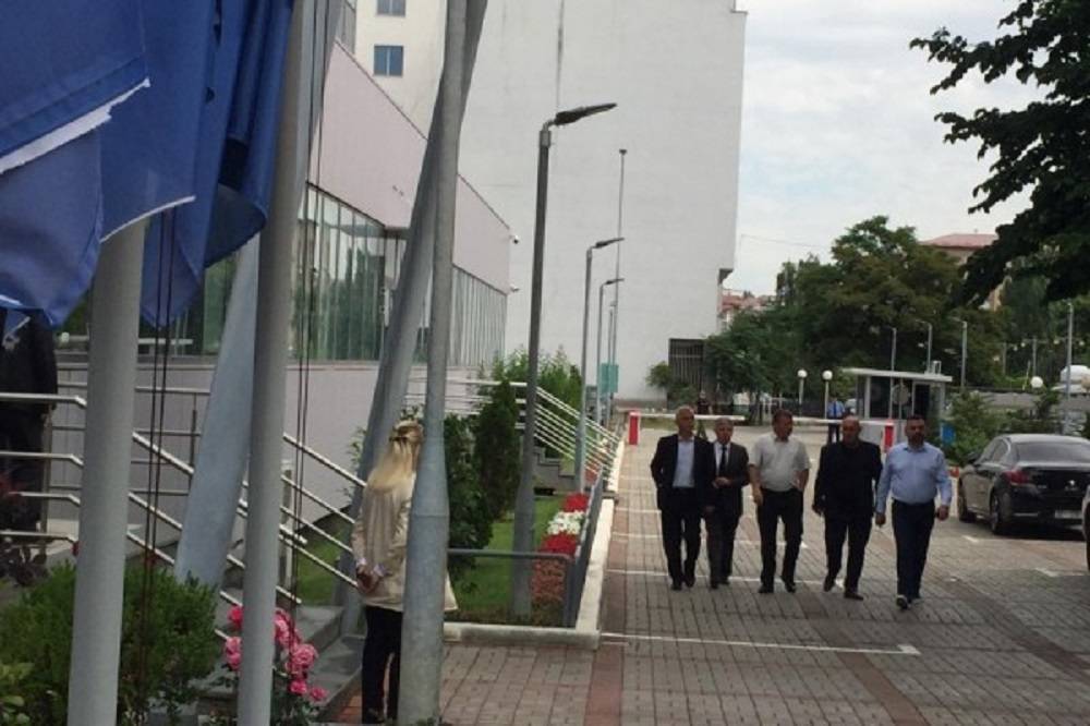 Kurti ve UÇK Gaziler Örgütü Temsilcileri Arasında Görüşme Başladı