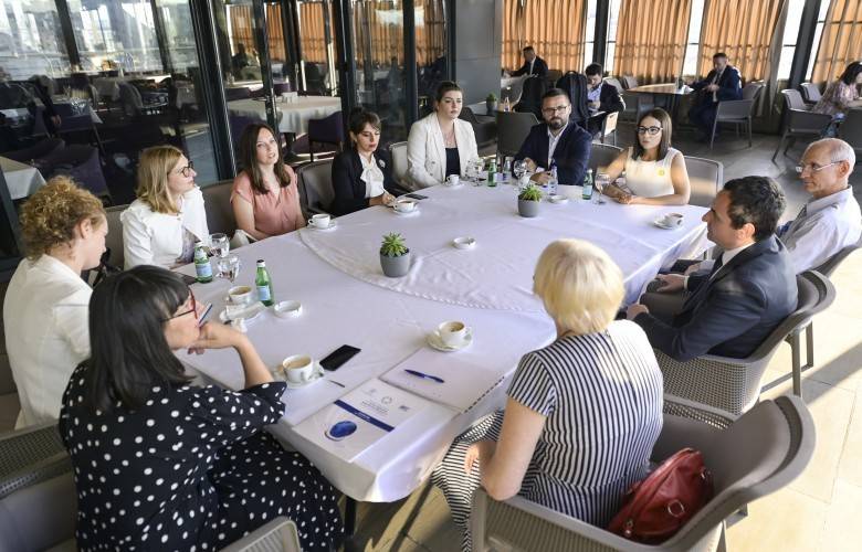 Kurti, Kosova’da Bulunan Ukrayna Gazetecileriyle Görüştü