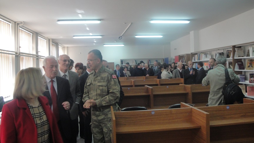 Türk Askerinden Prizren Üniversitesi'ne Kütüphane