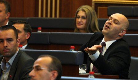 Ülke'nin Siyasi Sahnesi Kutuplaşma Yolunda