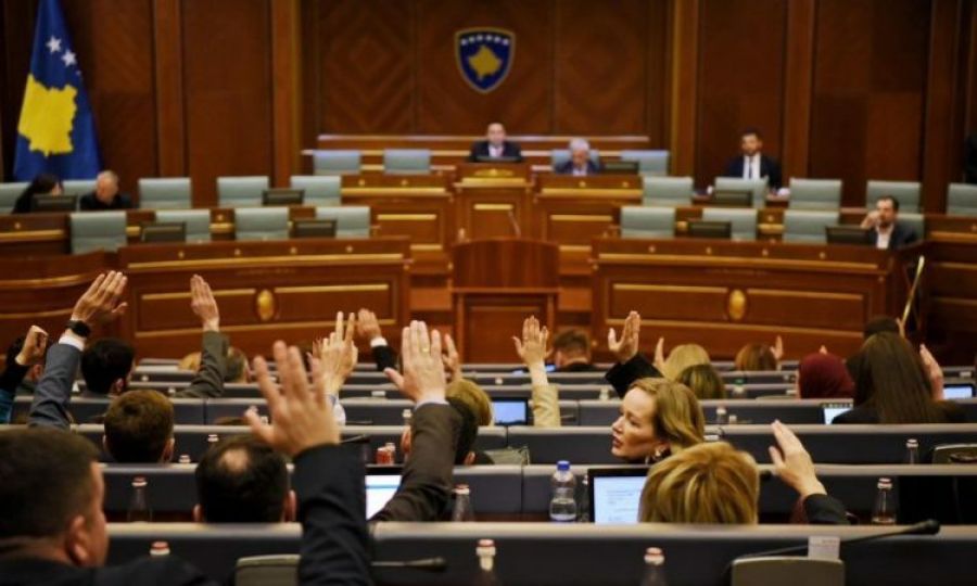 Meclis Hala Çalışmıyor, Vekiller ve Asistanları ise Maaş Almaya Devam Ediyor