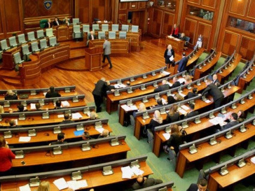 Meclis Çalışmaları Kestirildi,  Oturum Yarın 10:00-da Devam Edecek