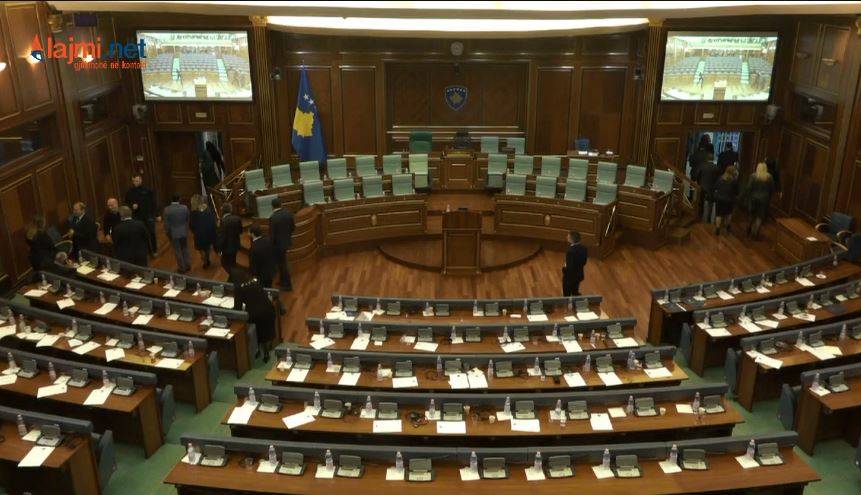 Kosova Meclisi Oturumuna 1 Saat Ara Verdi