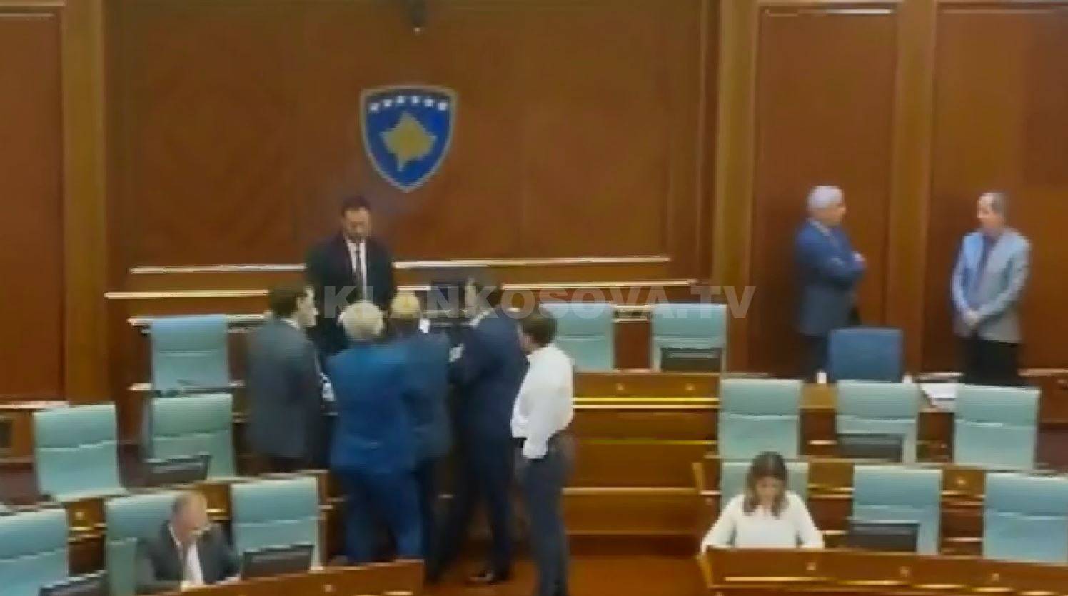 Meclis Oturumu Bir Saat Sonra da Başlamadı
