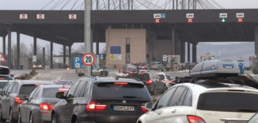 Merdare’de Kosova’dan Çıkış İçin 40 Dakikalık Bekleme