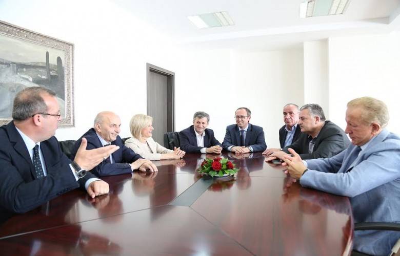 LAA, Partilerle  Bir Panel Örgütlüyor