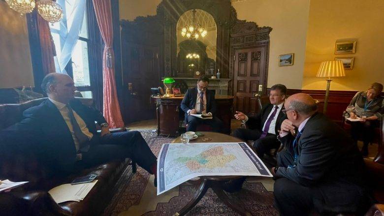 Lajçak Londra’da Peach ile Diyalogu Ele Aldı