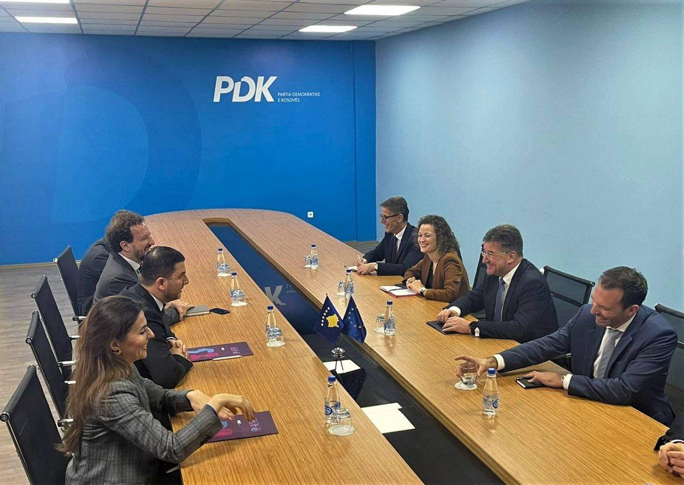 Lajçak, PDK Karargahında Karşılandı