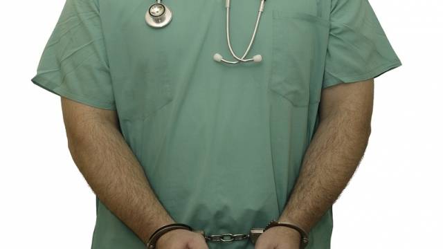 Gözaltı Alınan Doktorlar Geçici Olarak İşten Uzaklaştırıldı