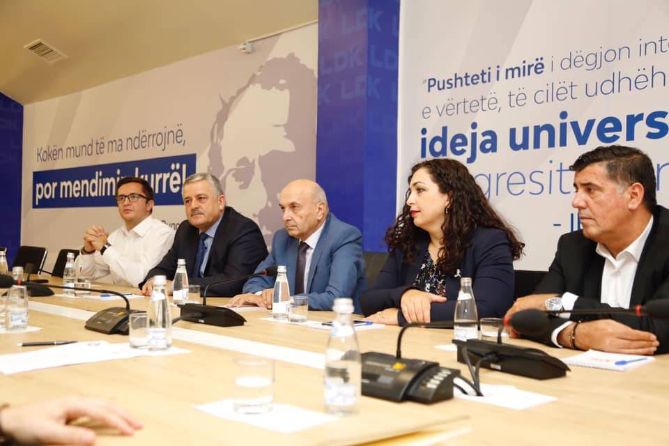 Mustafa, Başkan Yardımcılarını Toplantıya Çağırdı