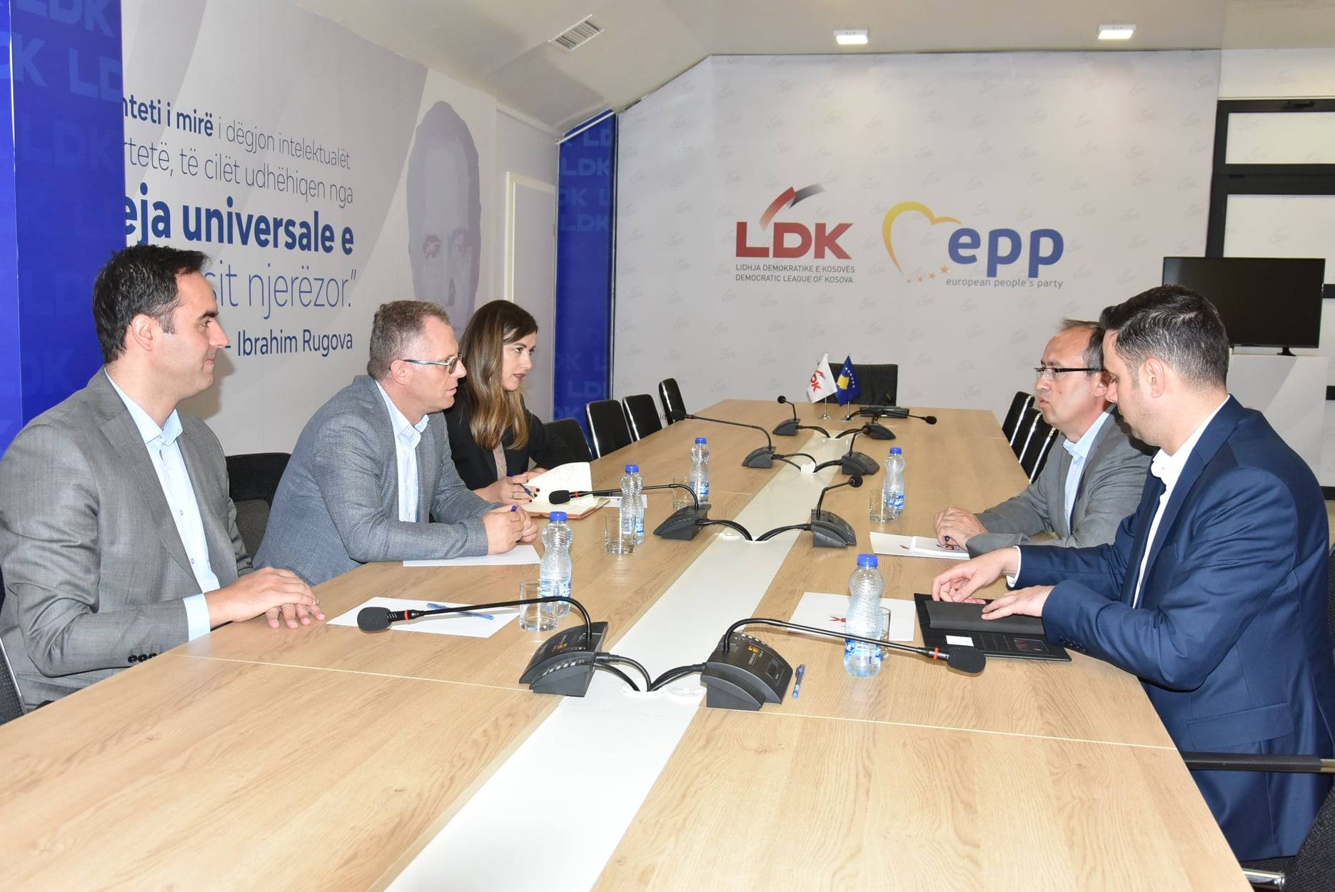 Vetvendosje ve LDK Çalışma Grupları Çarşamba Günü Toplanıyor