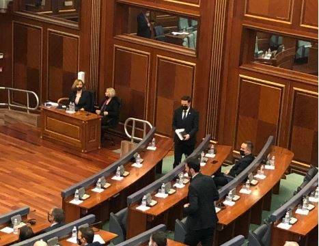 Kurti Hükümeti'nin Seçilmesi Ardından Muhalefet Toplantı Salonunu Terk Etti