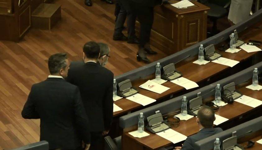 LDK Milletvekilleri de Meclis Salonuna Girdi