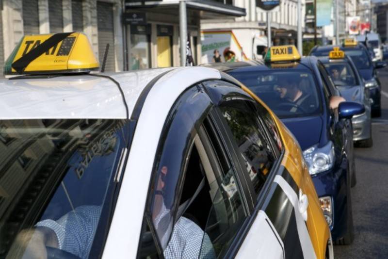 Polis, Leposaviç’te 13 Takside 53 Suriyeliyi Tutukladı