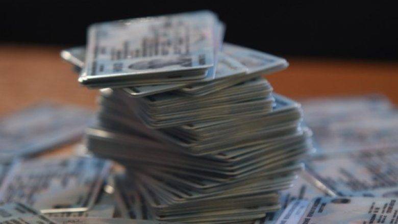 Malzeme Yokluğu Nedeniyle Kimlikler Verilemiyor