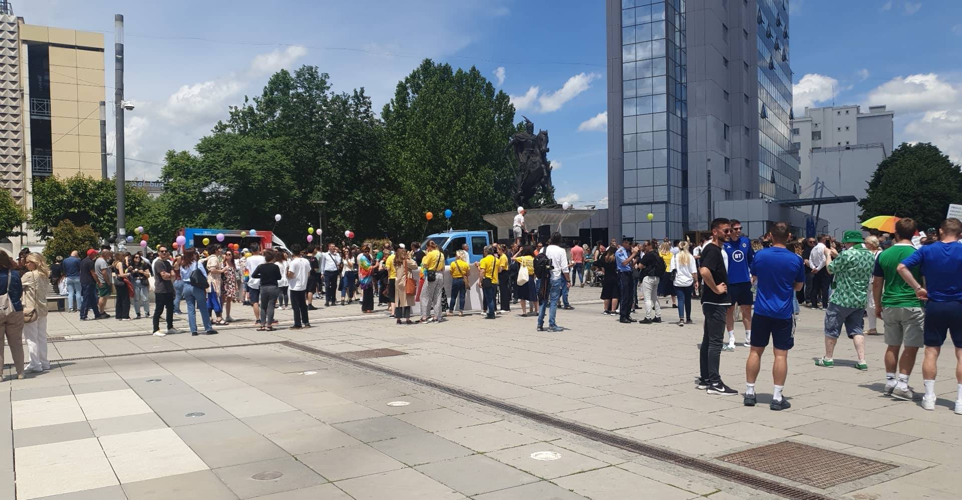 Priştine’de 6. ‘Onur Yürüyüşü’