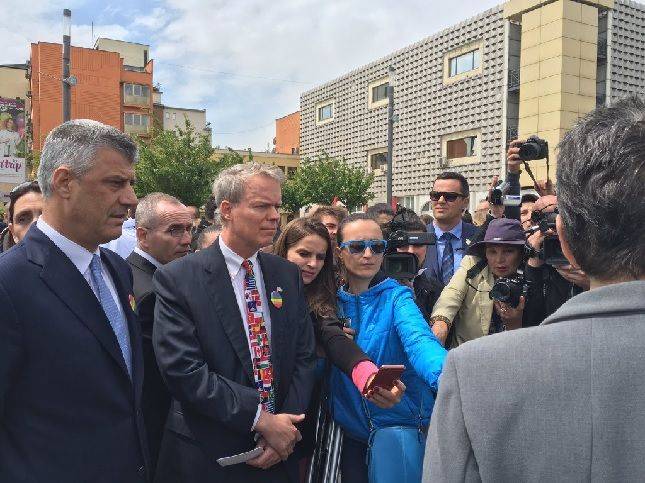 Thaçi, LGBT-in Yürüyüşünde