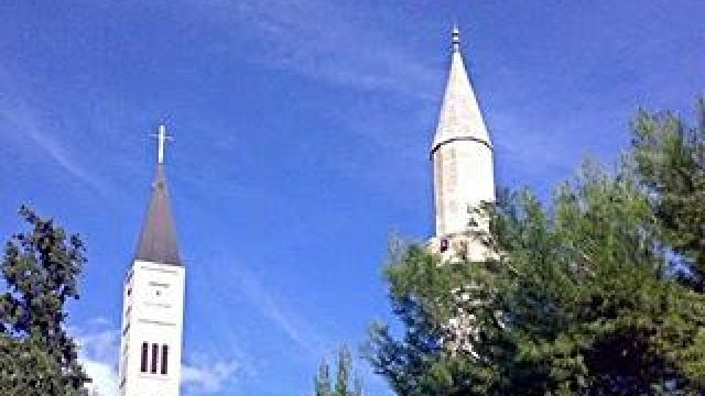 Camilerde Ezan ve Kiliselerde Çan Seslerinin Kısılması Yasası