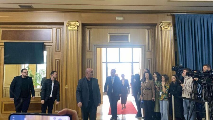 Limaj, Gazetecilerin Sorularına Yanıt Vermedi