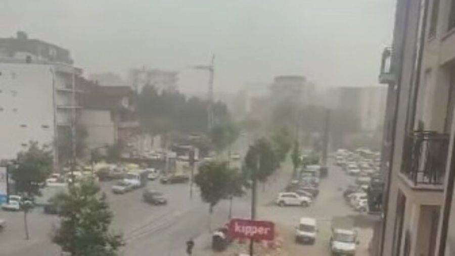 Priştine, Mitroviça, Poduyeva, Lipyan ve Vuçitırn'da Şiddetli Rüzgarlar Etkili Oldu