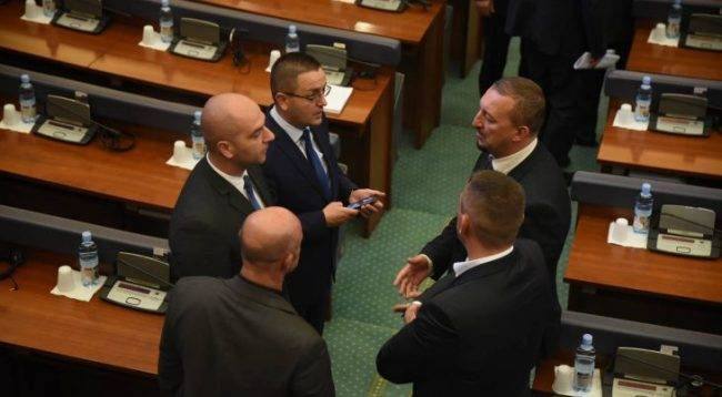 Sırp Listesi 22 Saat Mecliste Hahn ile Görüşmeyi Bekliyor