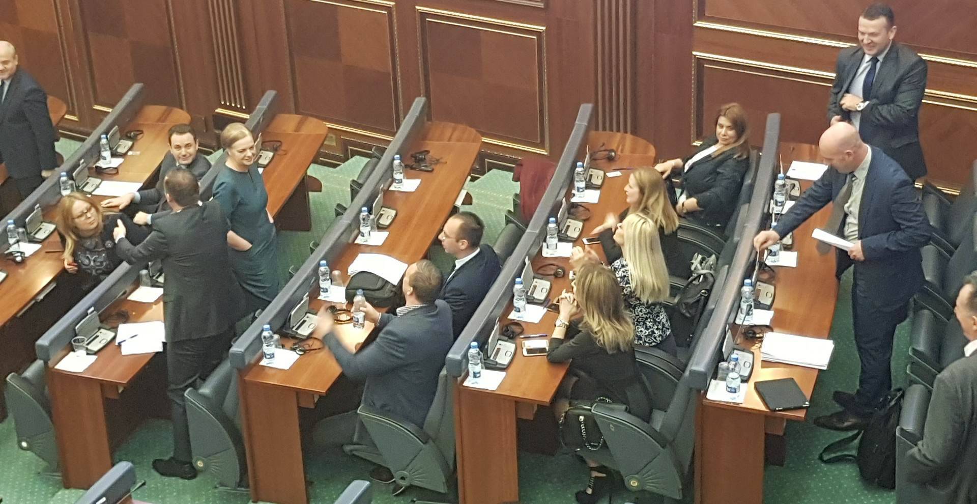 Sırp Listesi Mecliste Yerini Değiştirdi