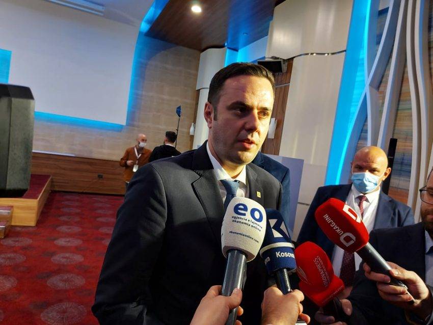 Öğretmenlerin Maaşlarının Tamamını Ödememe Kararına Sert Tepki