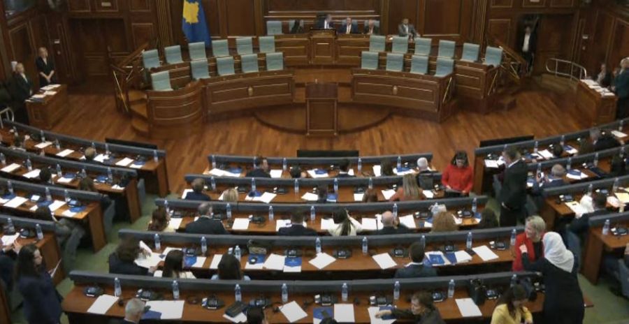 Kosova Meclisi’nin Kuruluş Oturumu Yarıda Kesildi