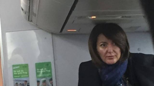 Jahjaga Ülkeye Döndü