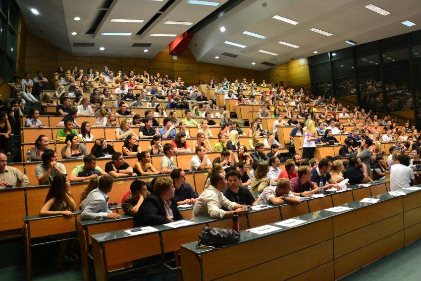 Macaristan Bu Yıl 139 Kosovalı Öğrenciye Burs Verecek