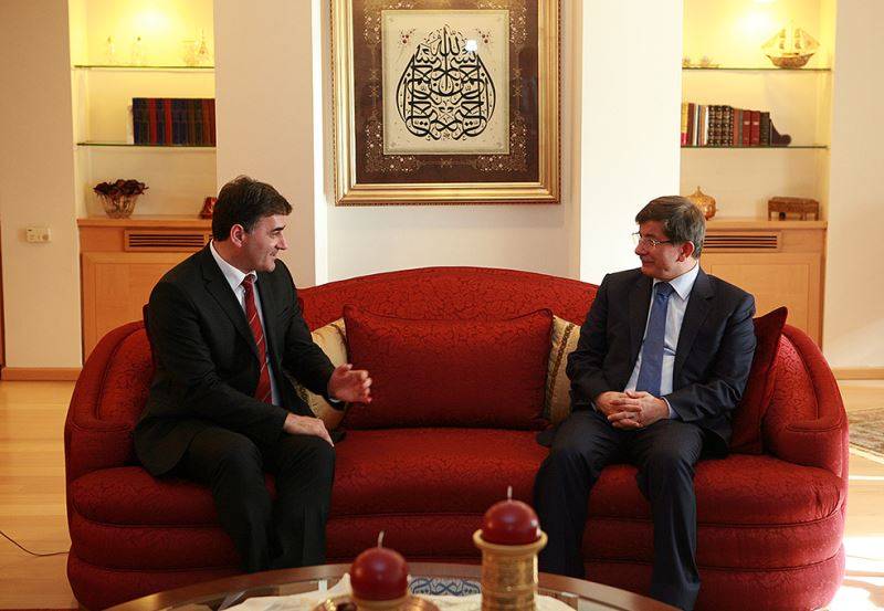 Mahir Yağcılar'dan Başbakan Davutoğlu'na Kutlama